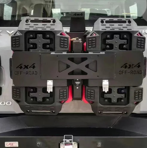 One Pair of 2.5-gallon Explosion-proof Oil Drums and One Pair of Escape Plates in the Trunk Spare Tire Toolbox for Tank 300