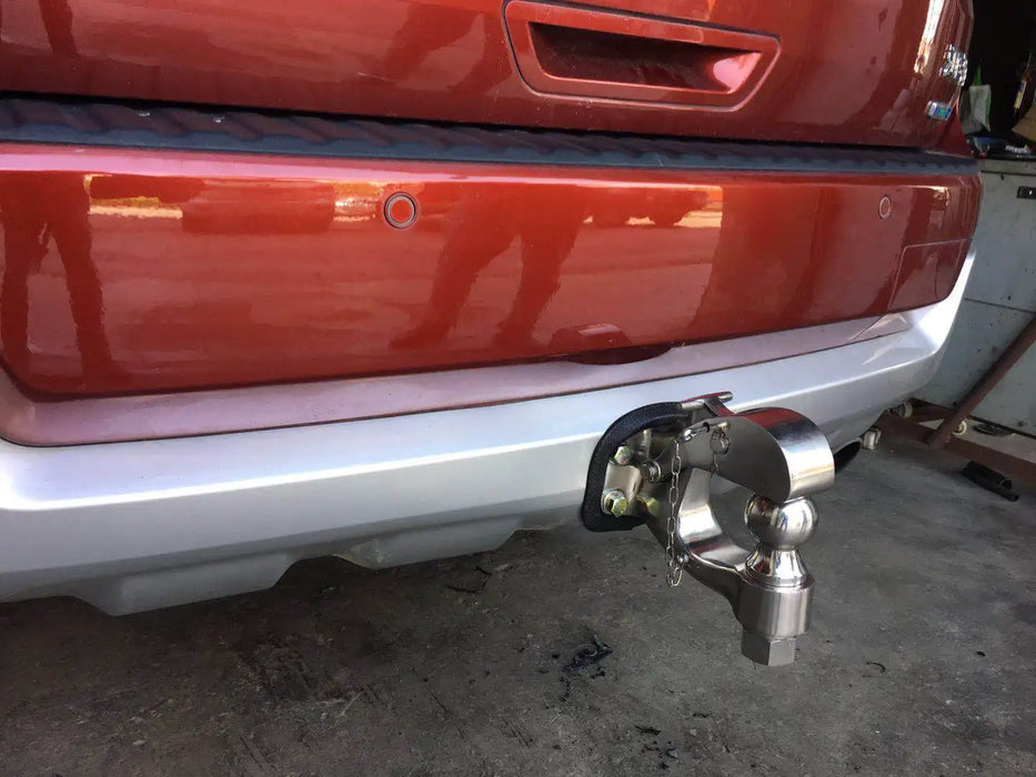 Built-in Rear bar with Trailer Hook for Everest